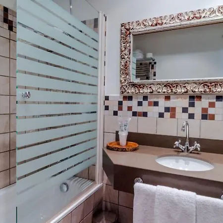 Hotel Flor De Neu 2*
