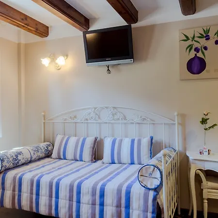 Flor De Neu Hotel 2*